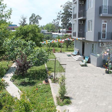 Femily Hotel In Batumi Mareti Str 2 ภายนอก รูปภาพ