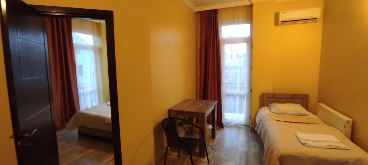 Femily Hotel In Batumi Mareti Str 2 ภายนอก รูปภาพ