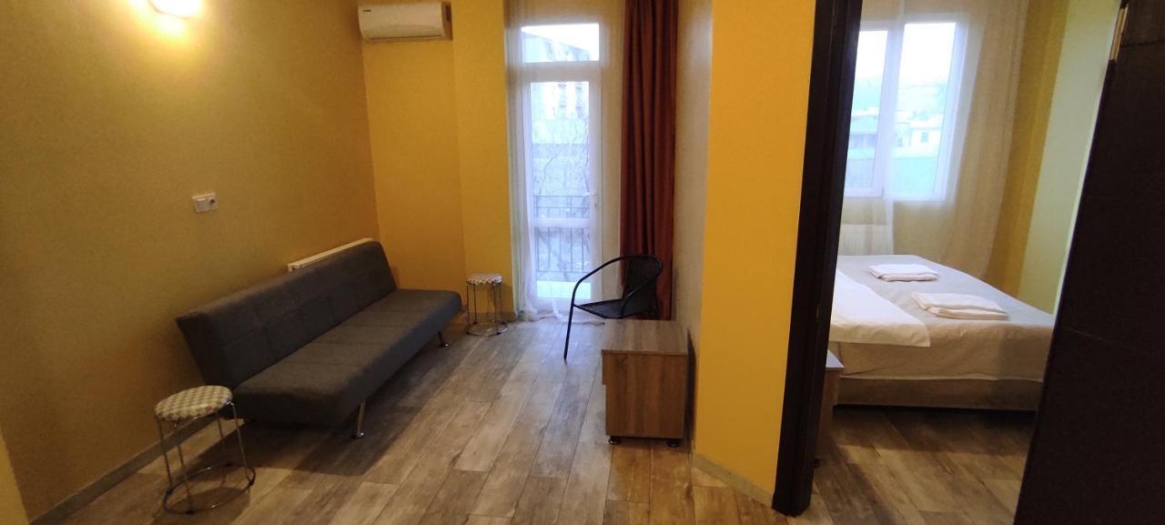 Femily Hotel In Batumi Mareti Str 2 ภายนอก รูปภาพ