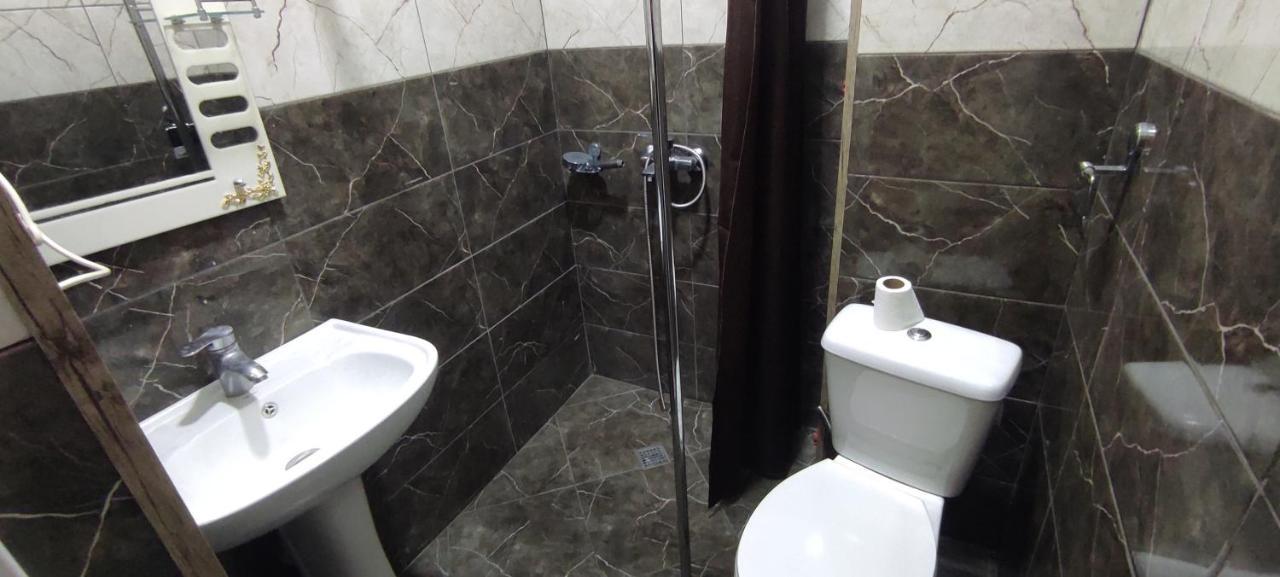 Femily Hotel In Batumi Mareti Str 2 ภายนอก รูปภาพ