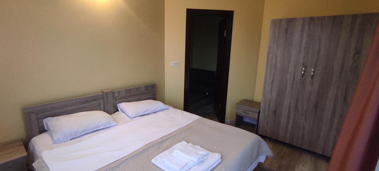 Femily Hotel In Batumi Mareti Str 2 ภายนอก รูปภาพ