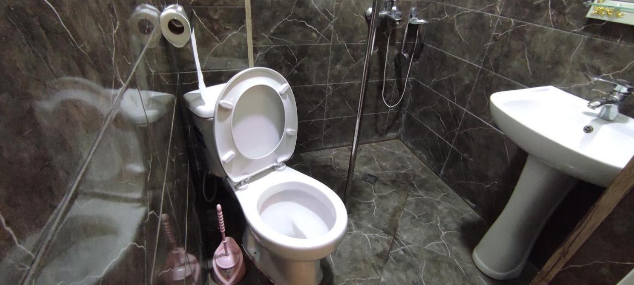 Femily Hotel In Batumi Mareti Str 2 ภายนอก รูปภาพ