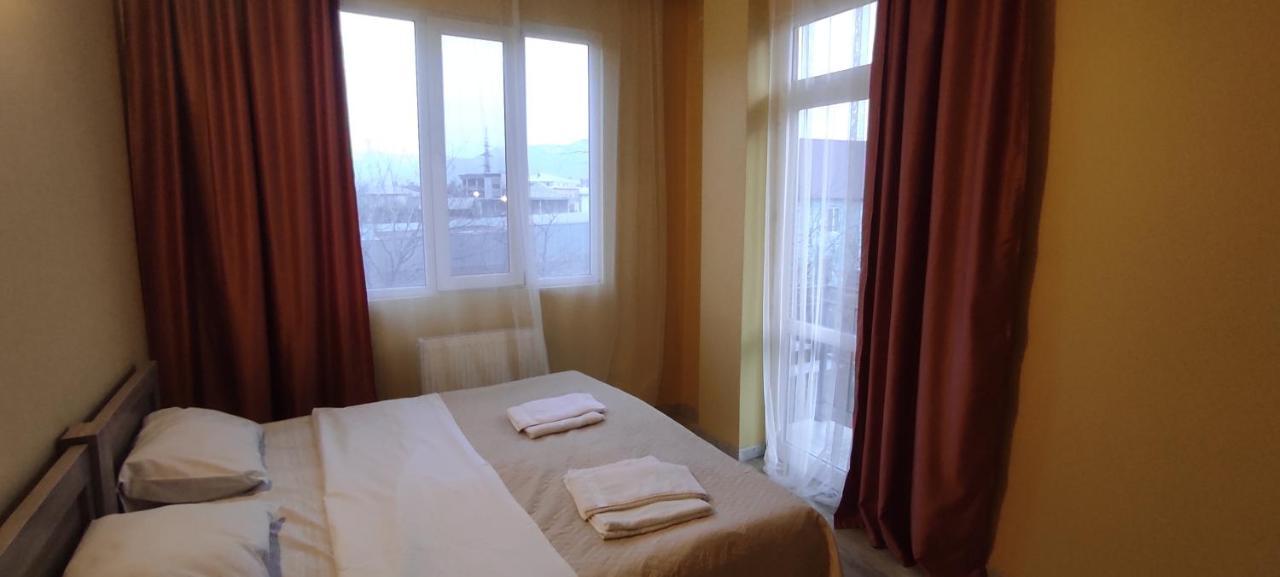 Femily Hotel In Batumi Mareti Str 2 ภายนอก รูปภาพ