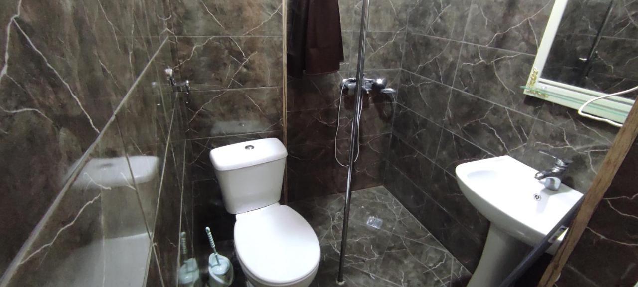 Femily Hotel In Batumi Mareti Str 2 ภายนอก รูปภาพ
