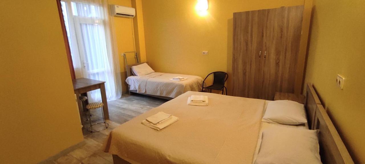 Femily Hotel In Batumi Mareti Str 2 ภายนอก รูปภาพ