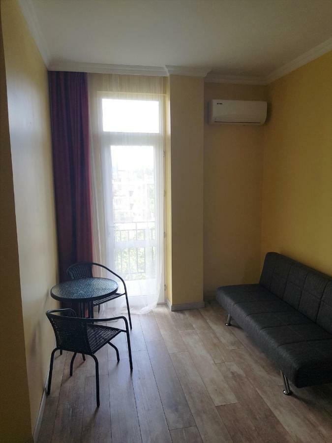 Femily Hotel In Batumi Mareti Str 2 ภายนอก รูปภาพ