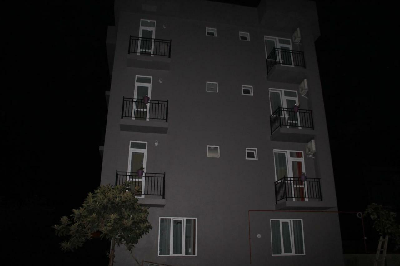 Femily Hotel In Batumi Mareti Str 2 ภายนอก รูปภาพ