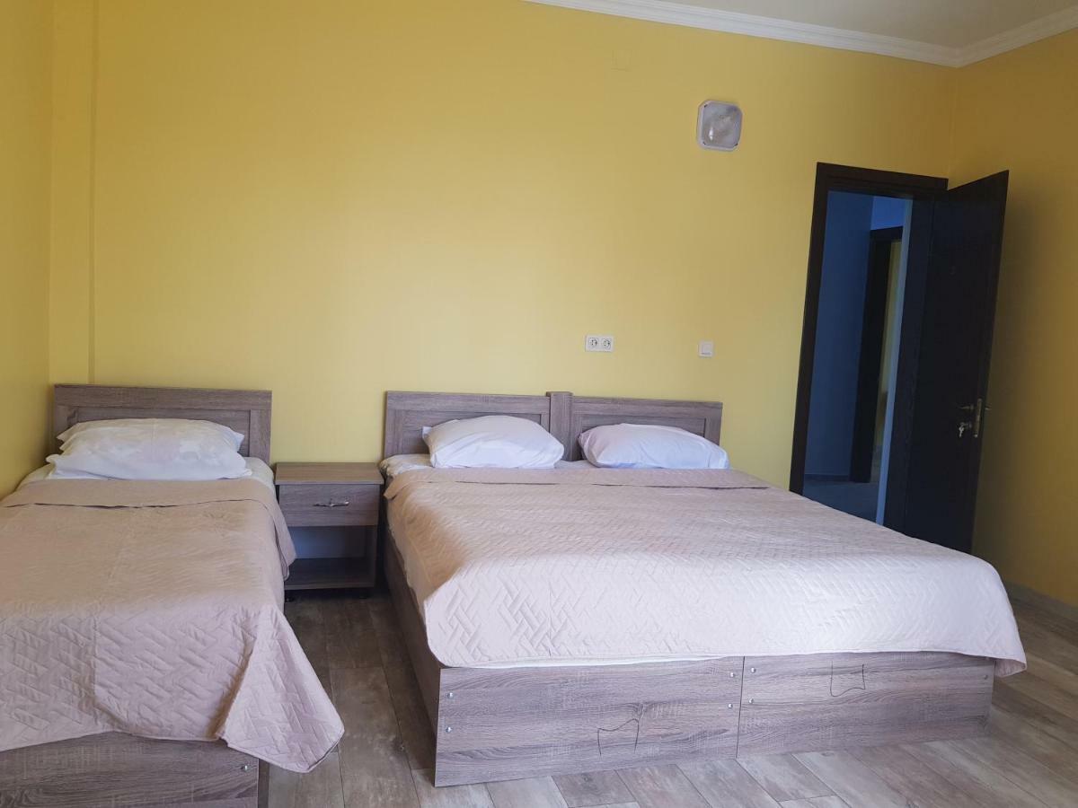 Femily Hotel In Batumi Mareti Str 2 ภายนอก รูปภาพ