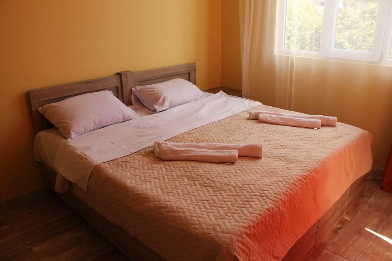Femily Hotel In Batumi Mareti Str 2 ภายนอก รูปภาพ
