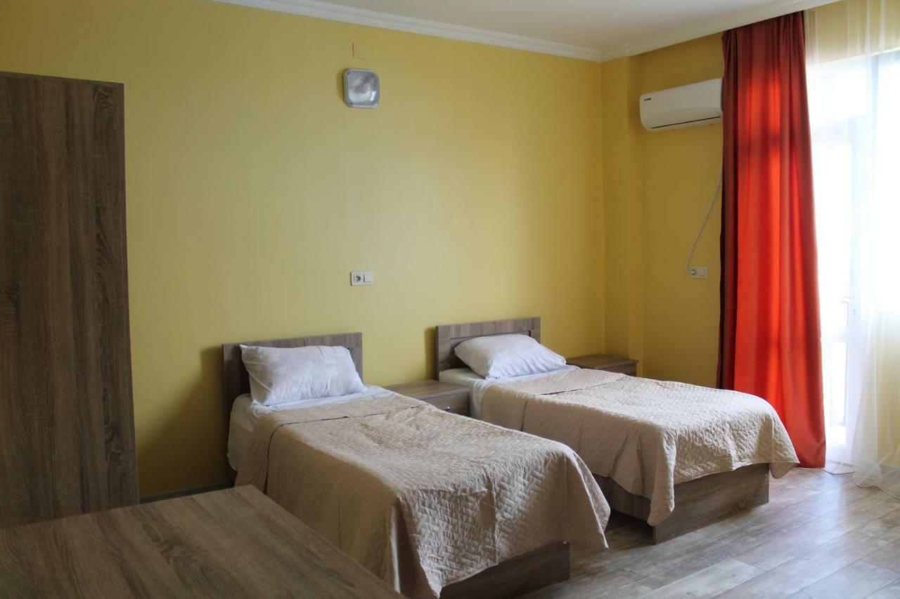 Femily Hotel In Batumi Mareti Str 2 ภายนอก รูปภาพ