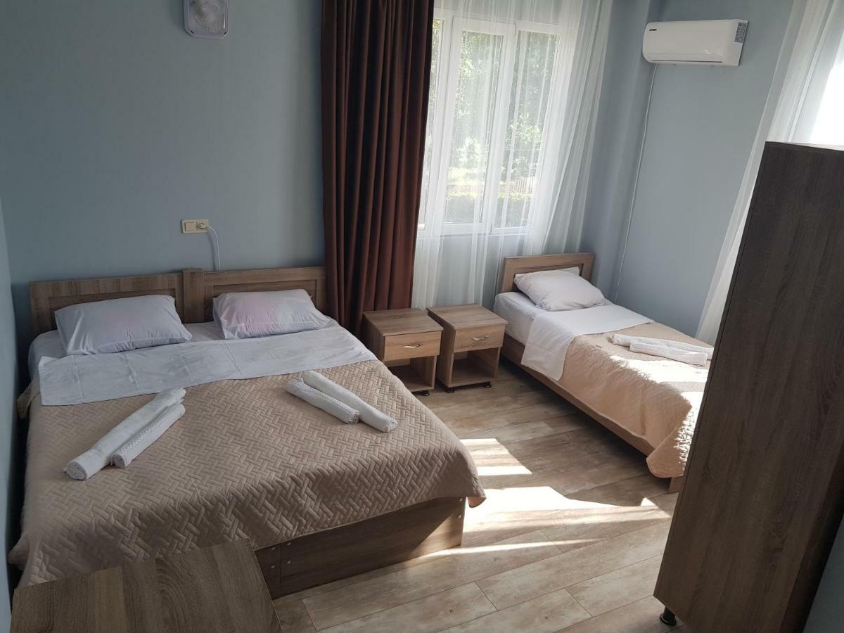 Femily Hotel In Batumi Mareti Str 2 ภายนอก รูปภาพ