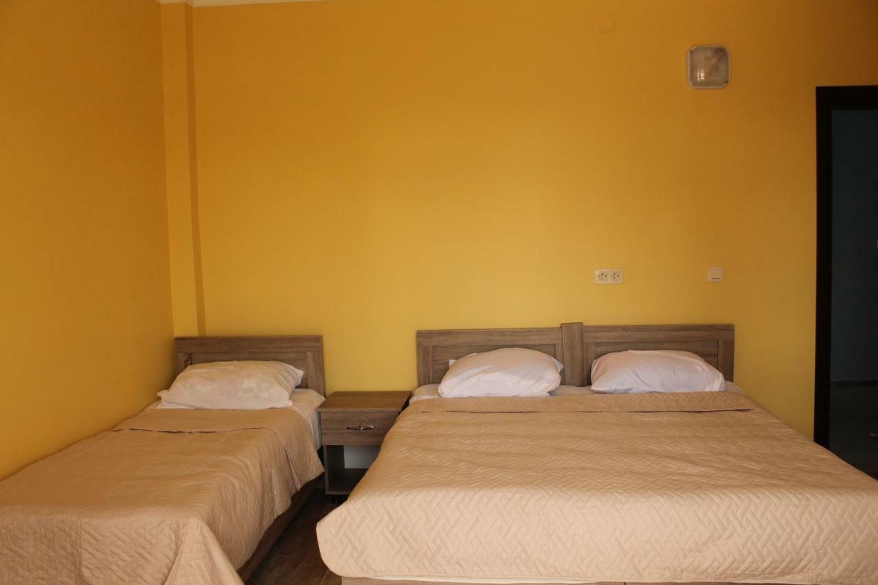 Femily Hotel In Batumi Mareti Str 2 ภายนอก รูปภาพ
